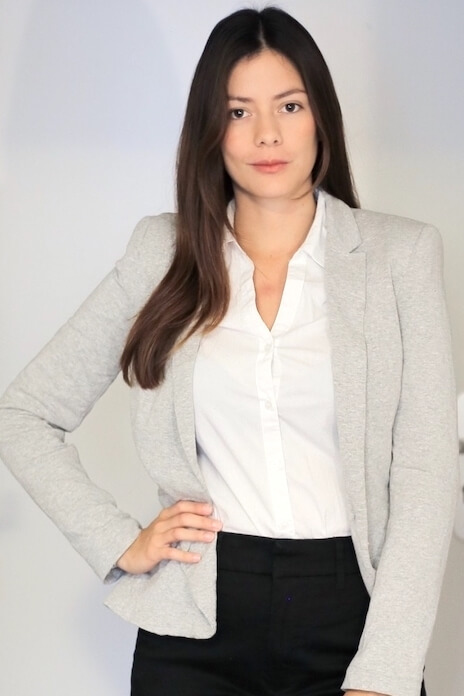 Hostess im beigen Blazer